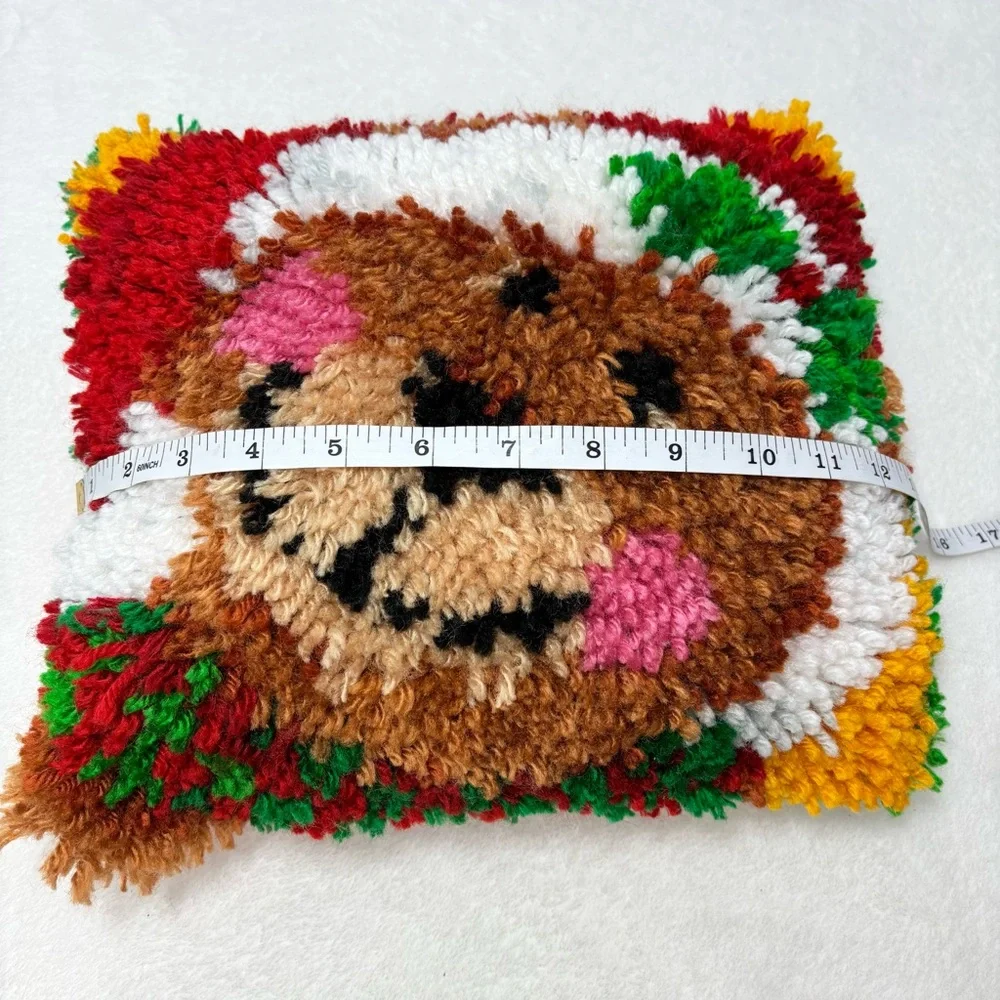 Caron International Vintage‎ Christmas Jingle Bear Latch Hook Pillow